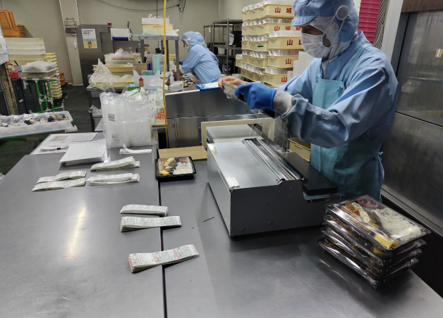 調理・製造過程の安全対策（調理室と盛付室の分離）